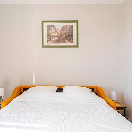 Renove Centre Lavandou, Proche - Fr-1-816-7 شقة *